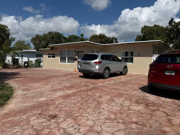 $1,000 | 721 Northeast 139th Street, Unit 2, North Miami, FL 33161