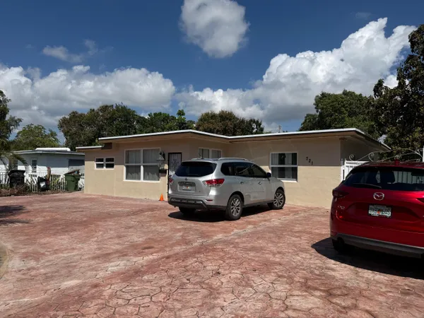 $1,000 | 721 Northeast 139th Street, Unit 2, North Miami, FL 33161