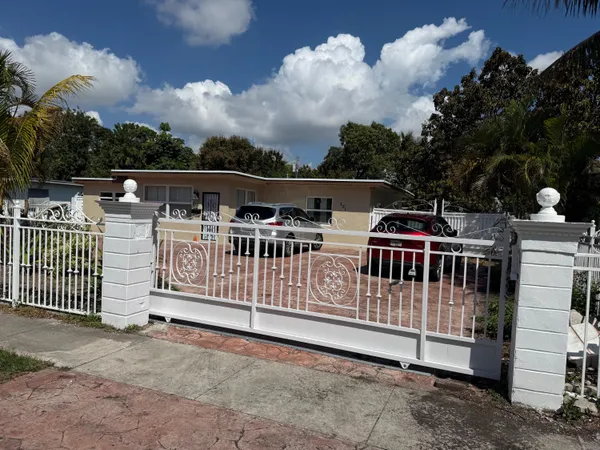 $1,000 | 721 Northeast 139th Street, Unit 2, North Miami, FL 33161