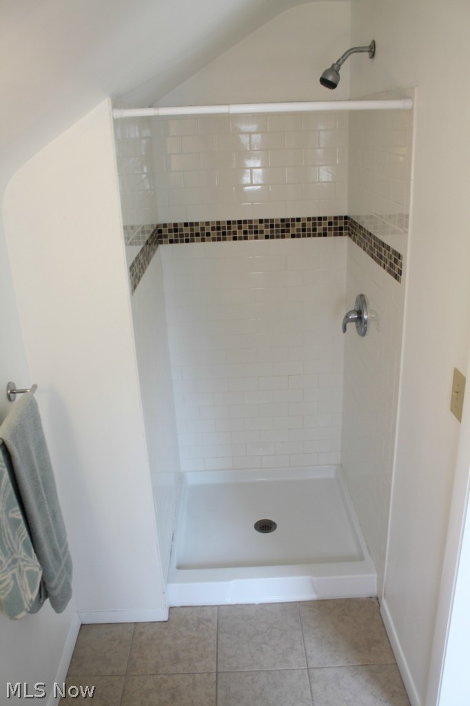 1663 Richmond Road Cleveland, OH 44124 - Photo 13 of 25