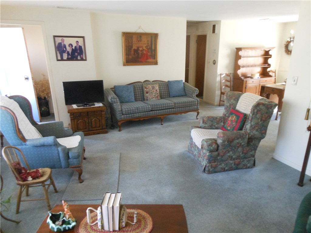 50 Pole Bridge Road Scituate, RI 02857 - Photo 6 of 16 LIVING ROOM