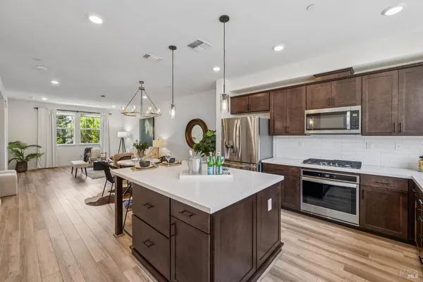 $935,000 | 5 Orta Way, Novato, CA 94945
