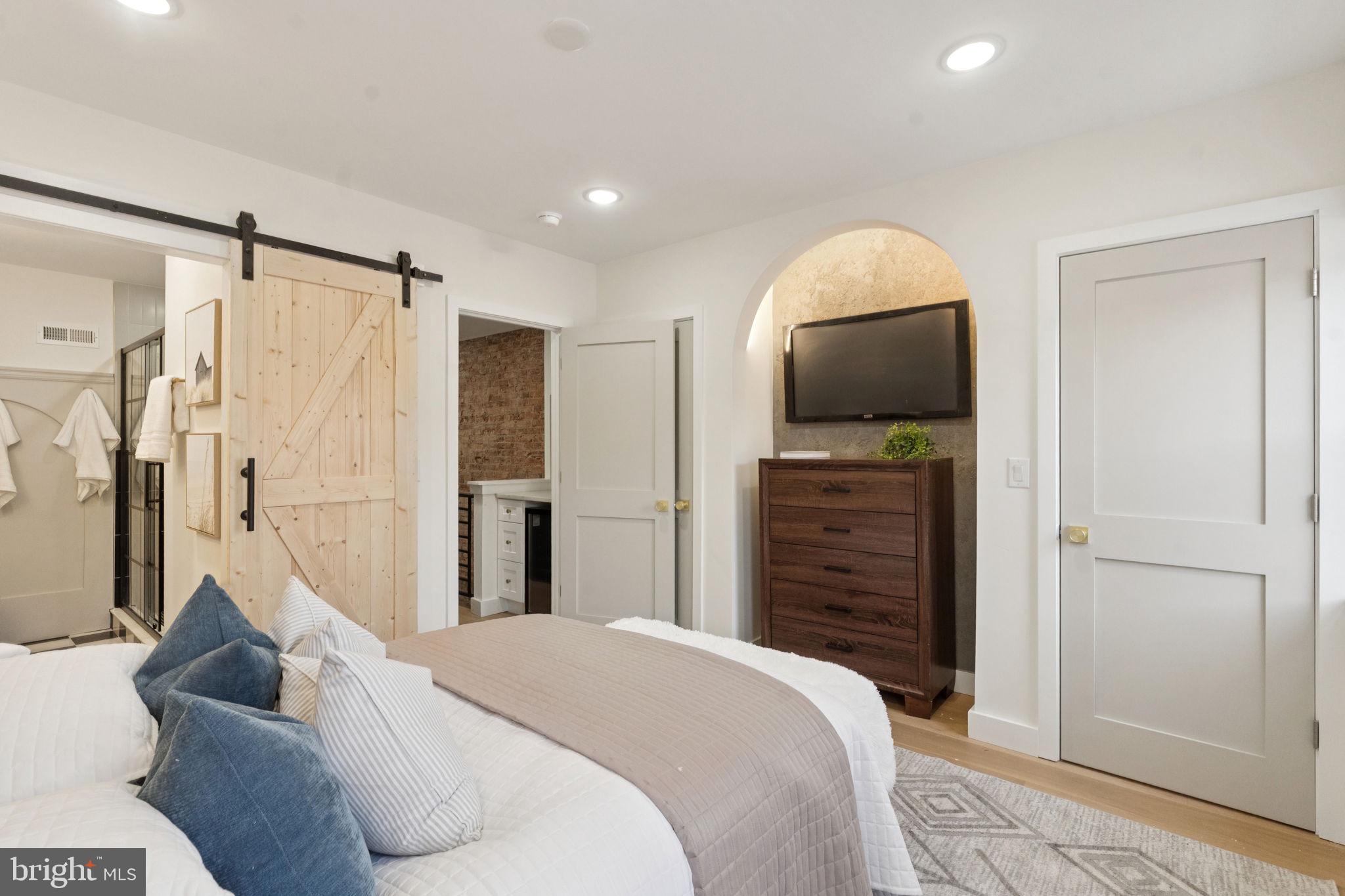 1816 South Mole Street Philadelphia, PA 19145 - Photo 28 of 37