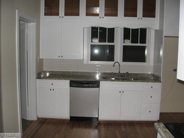512 Ray Street High Point, NC 27262 - Photo 9 of 13 Kitchen.