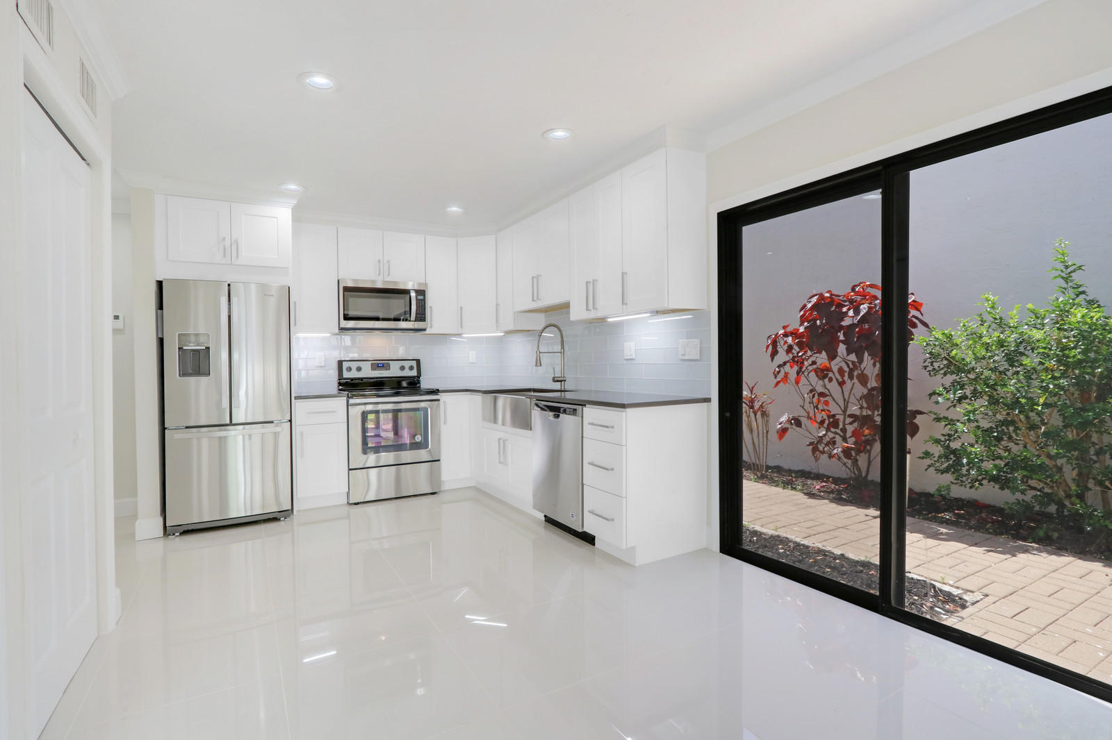 17029 Traverse Circle Jupiter, FL 33477 - Photo 11 of 30 Kitchen