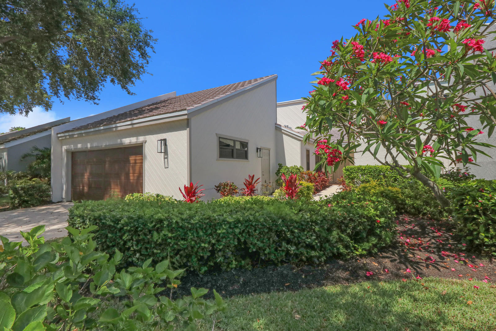 17029 Traverse Circle Jupiter, FL 33477 - Photo 2 of 30 Street Setting
