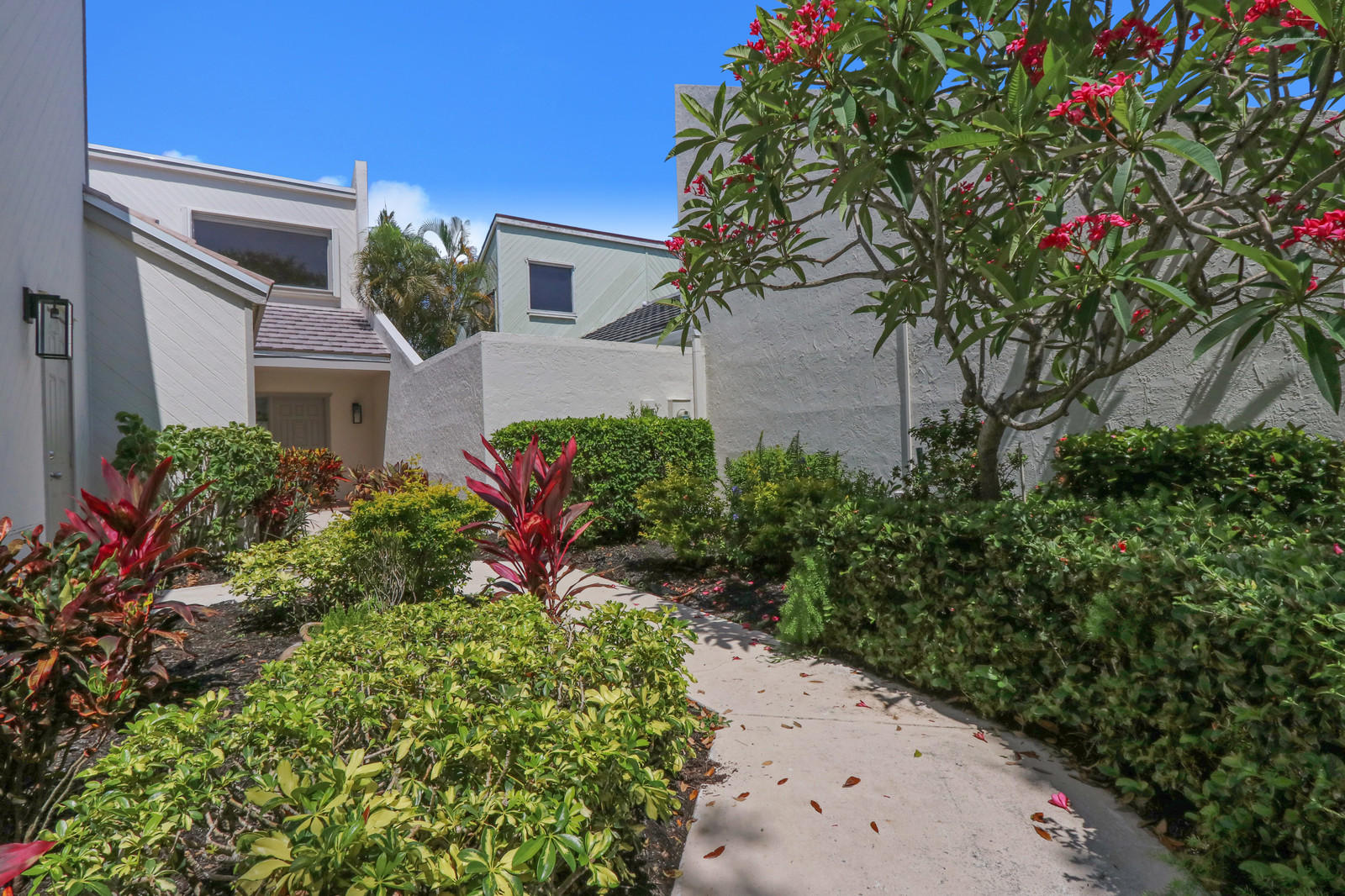 17029 Traverse Circle Jupiter, FL 33477 - Photo 29 of 30 Street Setting