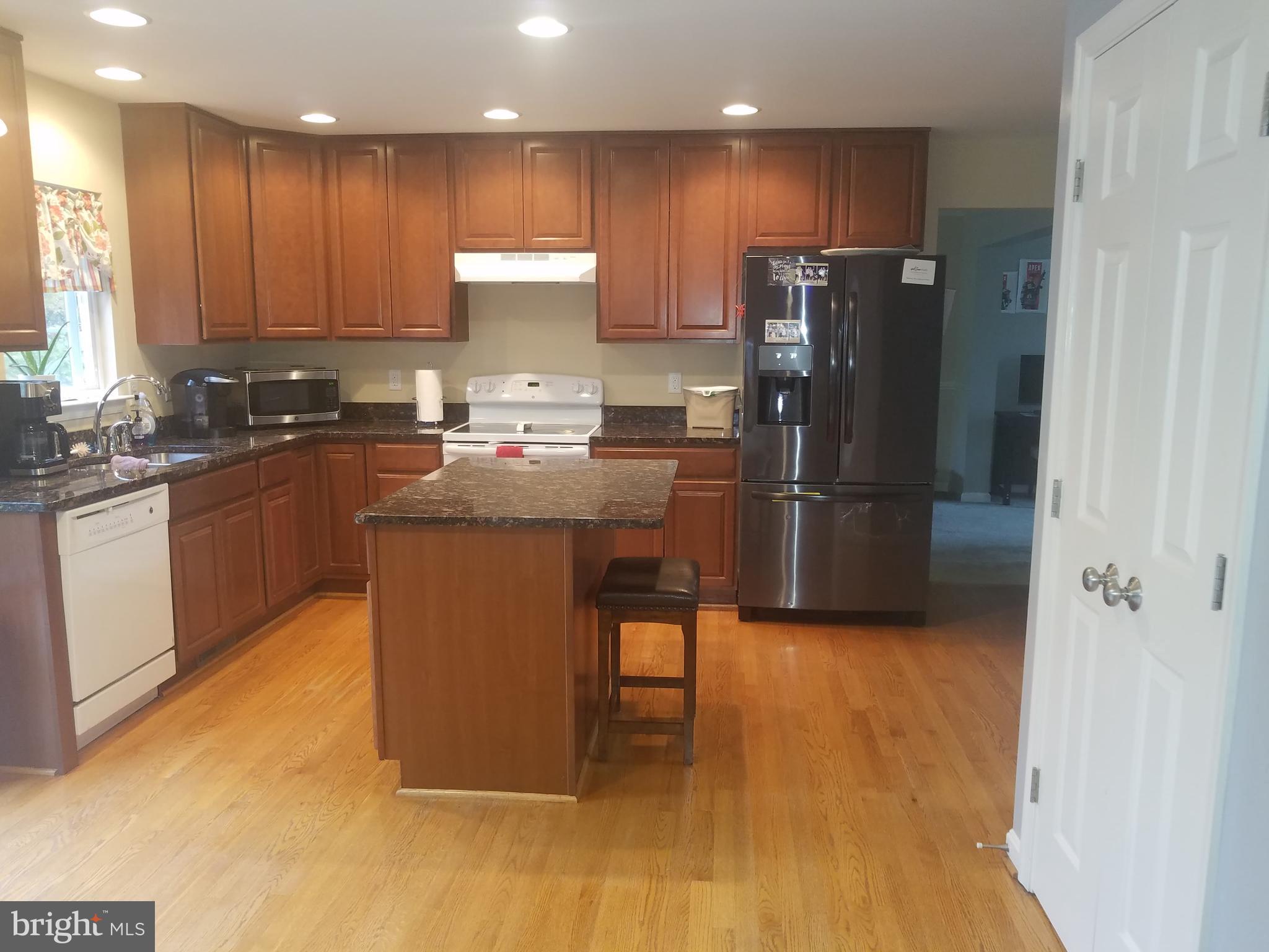 6131 Noah Way Hanover, MD 21076 - Photo 8 of 32