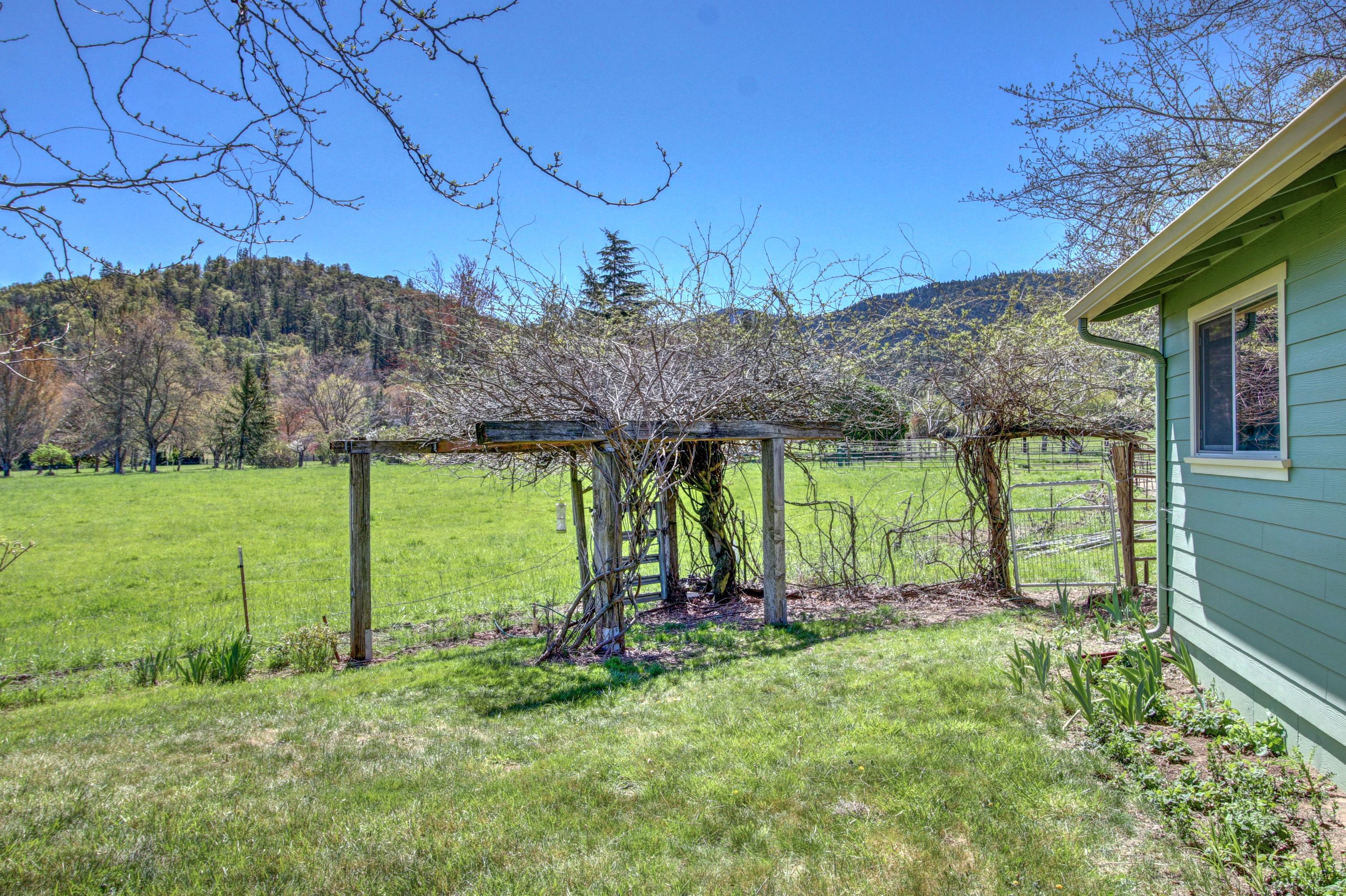 3055 Burrell Road Medford, OR 97501 - Photo 45 of 45 06 Wisteria