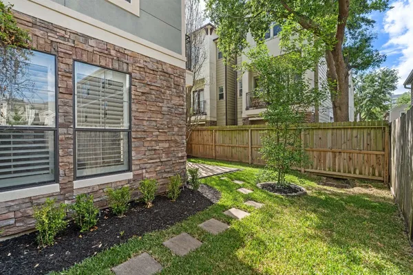 $460,000 | 1118 West 25th Street, Houston, TX 77008