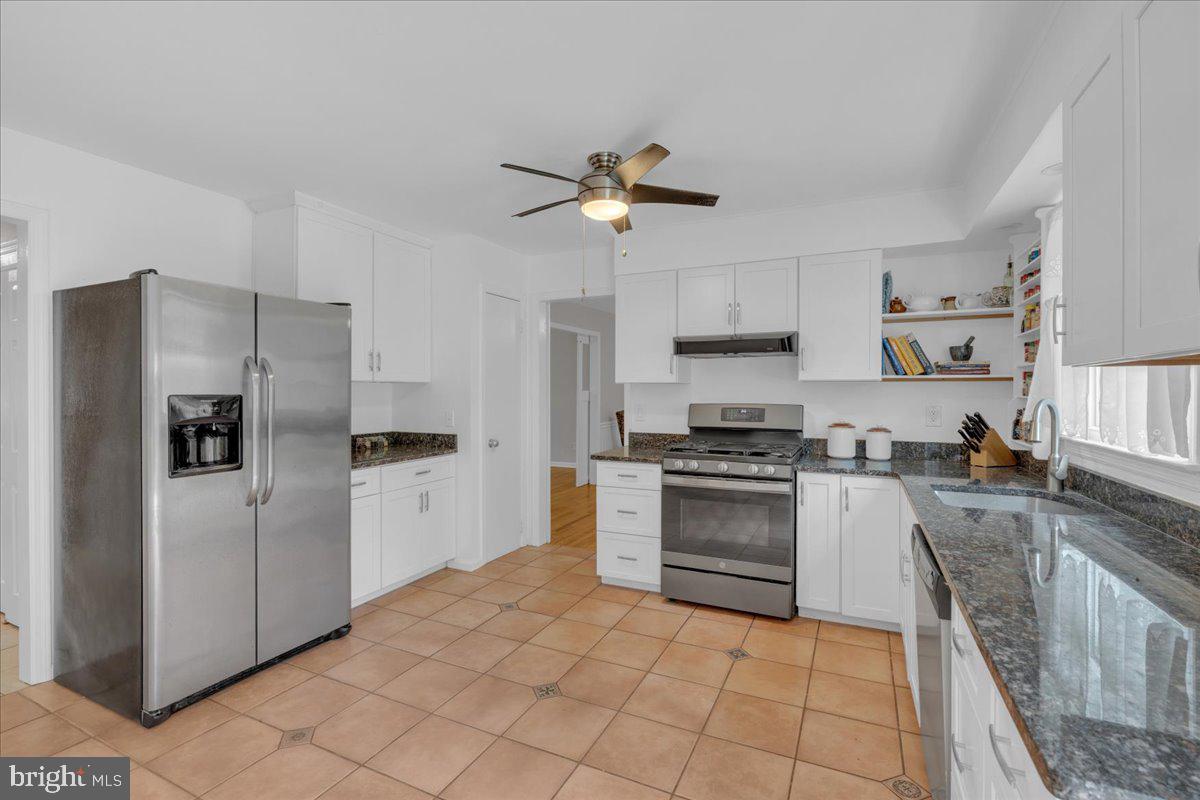 298 North Post Road Princeton Junction, NJ 08550 - Photo 12 of 35 a kitchen with a stove a refrigerator and a sink