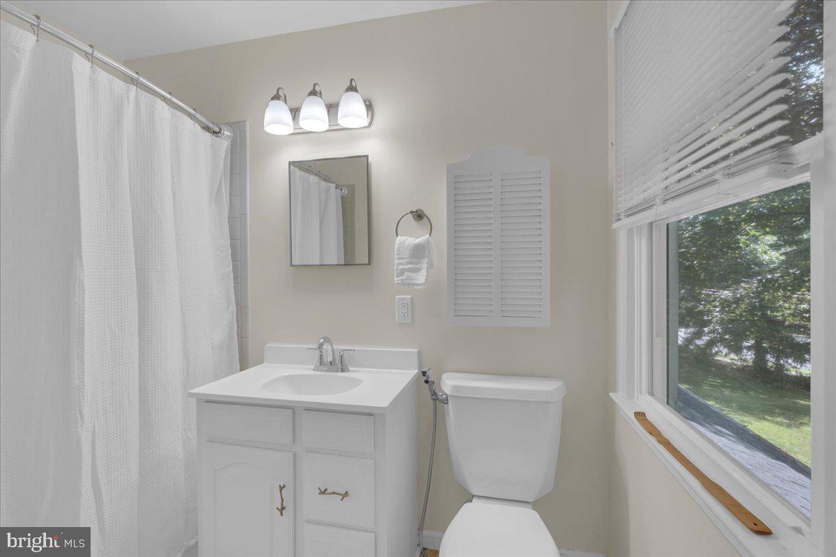 298 North Post Road Princeton Junction, NJ 08550 - Photo 19 of 35 a bathroom with a toilet a sink and mirror