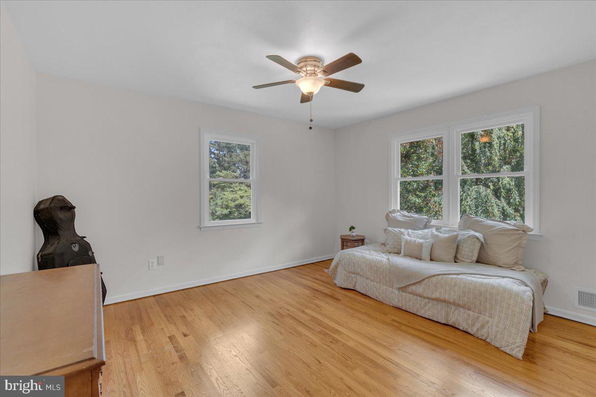 298 North Post Road Princeton Junction, NJ 08550 - Photo 20 of 35 a living room with furniture and a large window