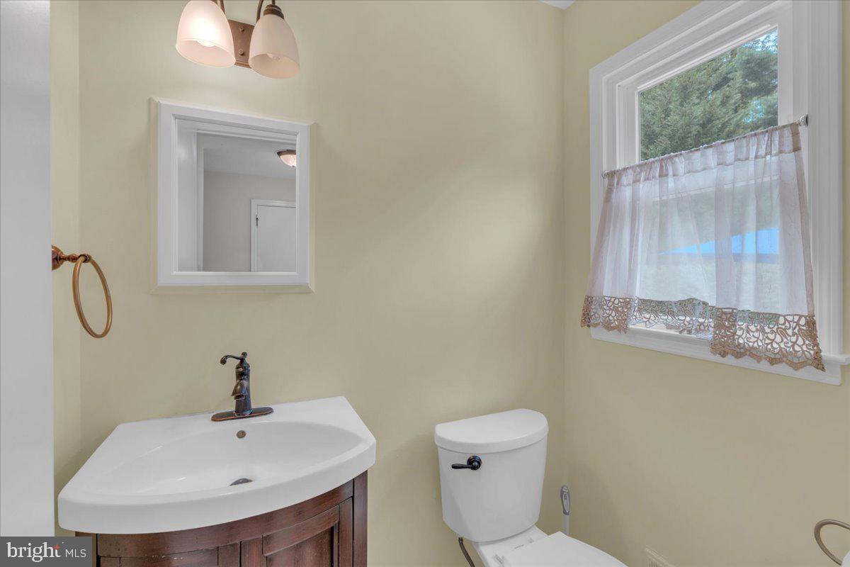 298 North Post Road Princeton Junction, NJ 08550 - Photo 25 of 35 a bathroom with a toilet a sink and mirror