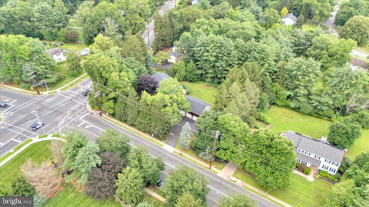 298 North Post Road Princeton Junction, NJ 08550 - Photo 35 of 35 a view of a garden from a balcony