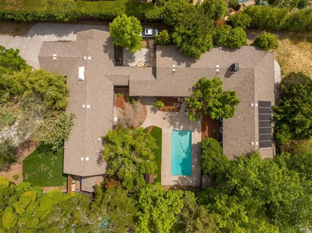 an aerial view of a house with outdoor space and lake view
