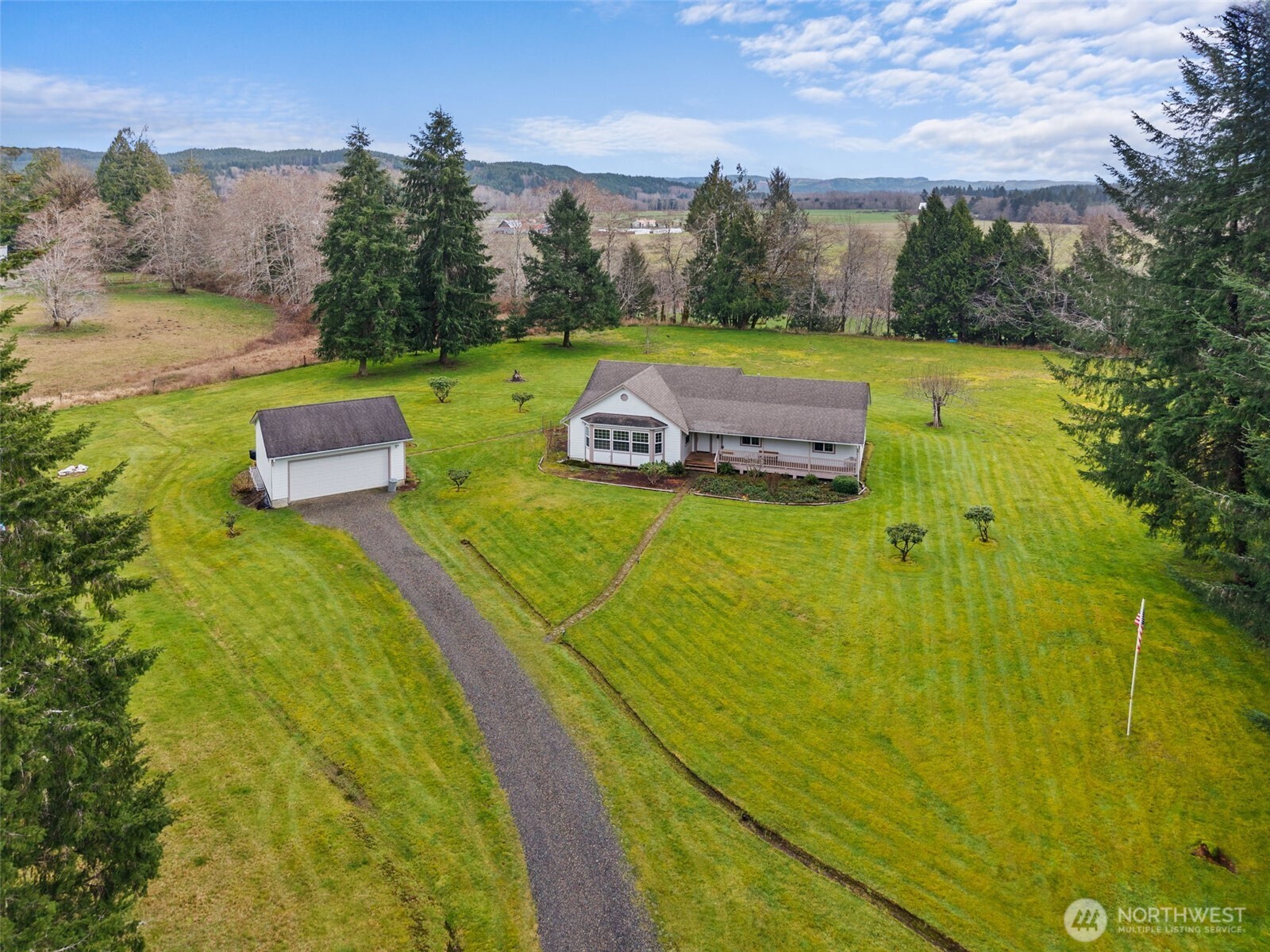 570 Wynoochee Valley Road Montesano, WA 98563 - Photo 25 of 28 a view of swimming pool with garden