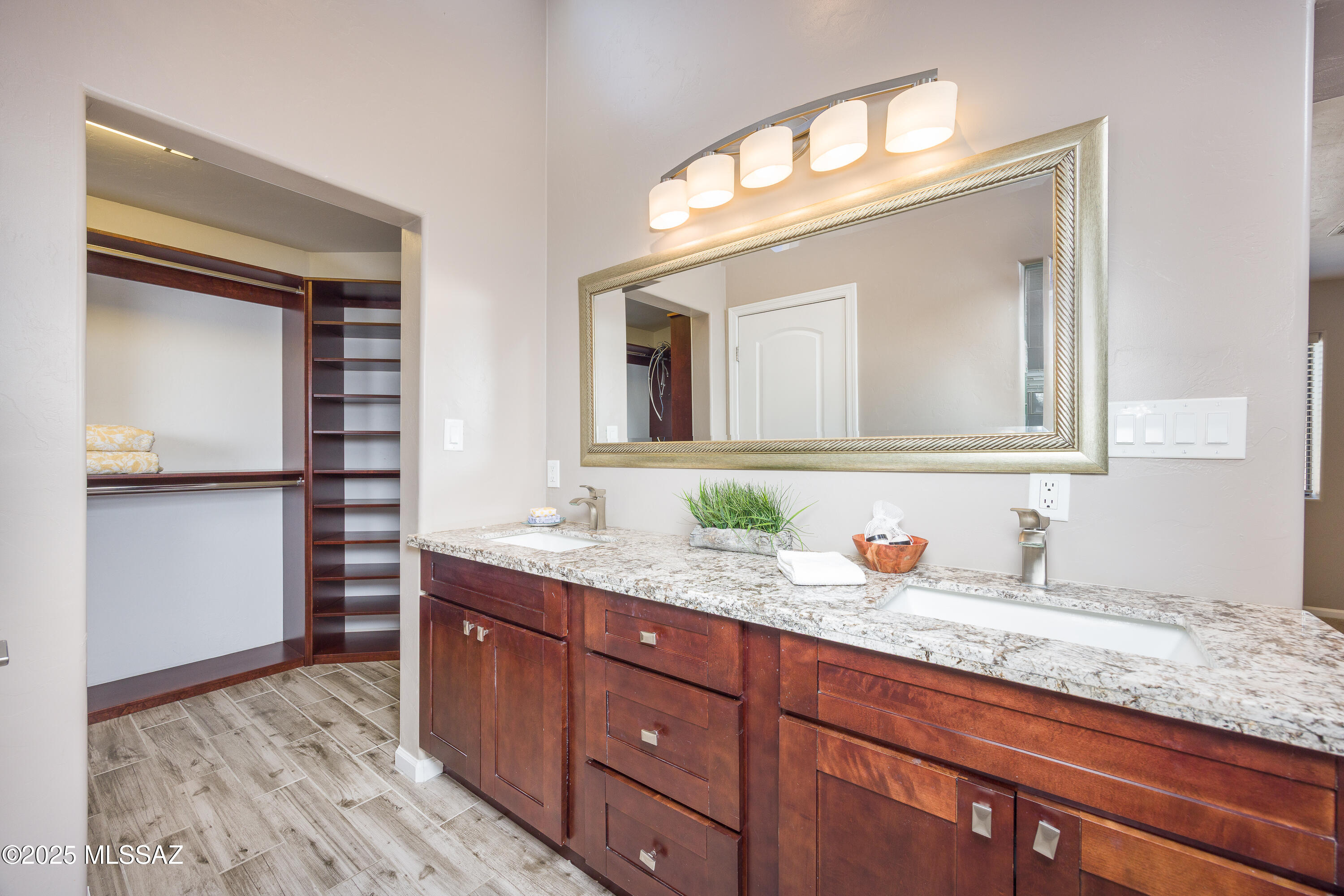 5642 East Spring Street Tucson, AZ 85712 - Photo 15 of 28