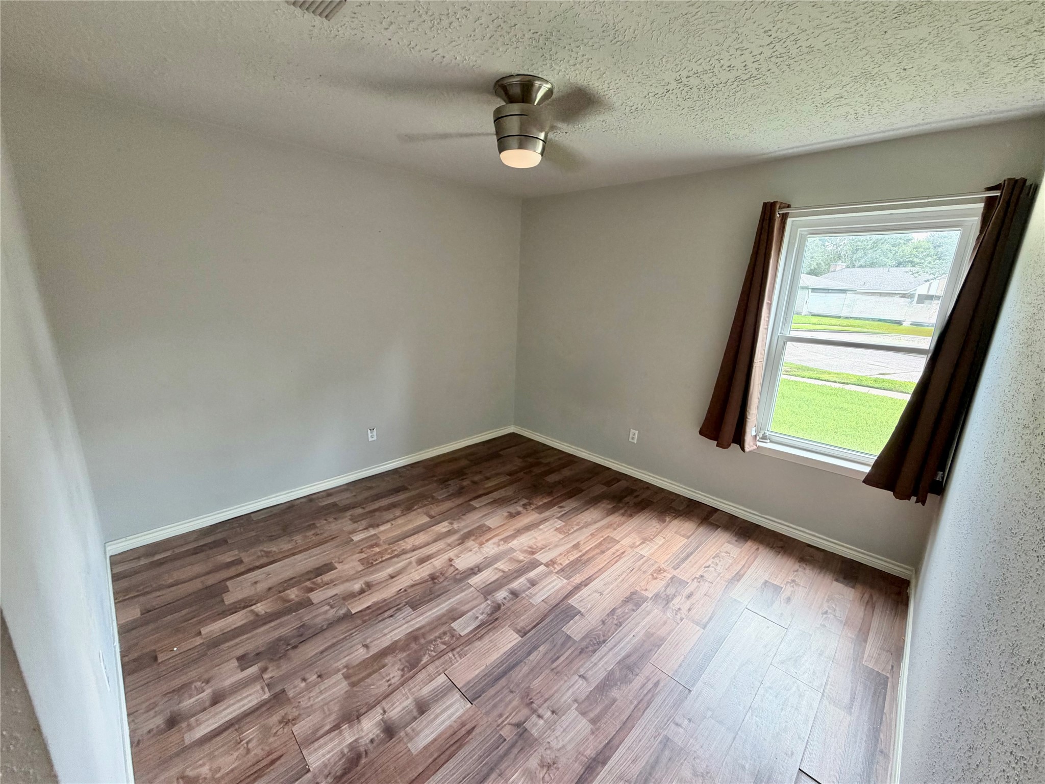 10 Lobo Court Angleton, TX 77515 - Photo 14 of 25