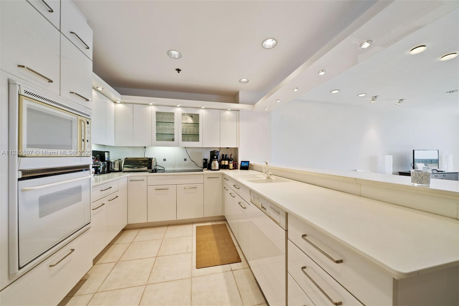 201 Crandon Boulevard, Unit 927 Key Biscayne, FL 33149 - Photo 8 of 15