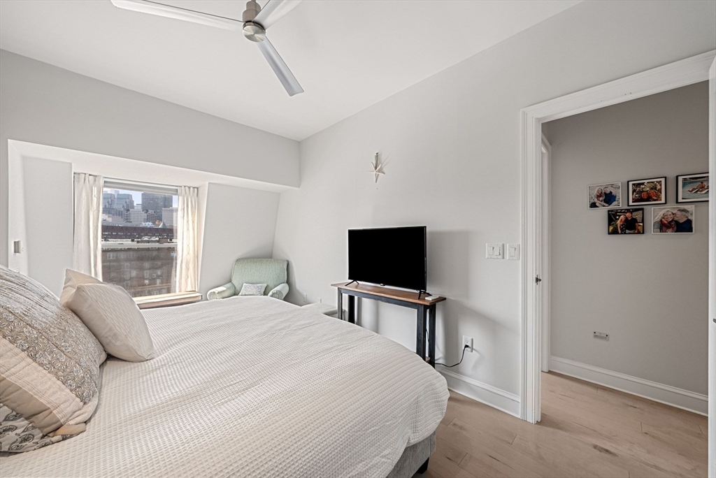 28 Atlantic Avenue, Unit 638 Boston, MA 02110 - Photo 26 of 39 a bedroom with a bed and a flat screen tv