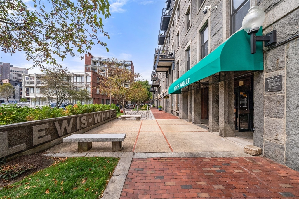 28 Atlantic Avenue, Unit 638 Boston, MA 02110 - Photo 33 of 39 a view of a house with a yard