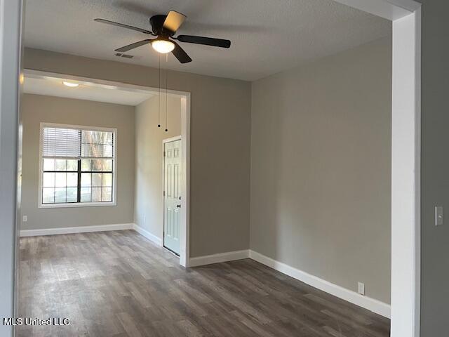 4040 West Pine Street Moss Point, MS 39563 - Photo 3 of 15 IMG_8035