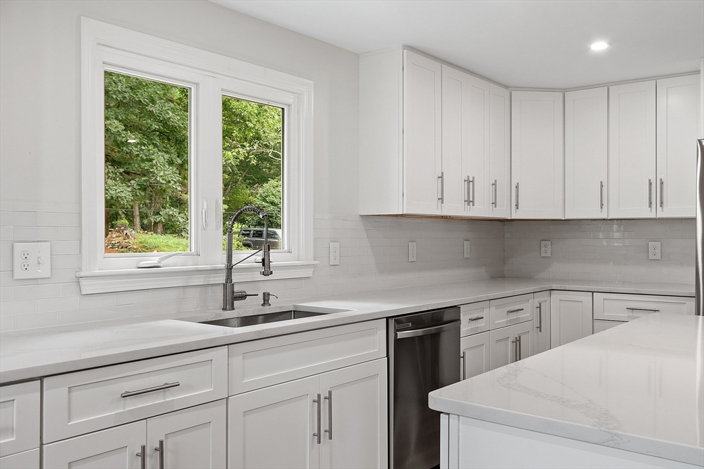 12 Harriman Road Merrimac, MA 01860 - Photo 11 of 41