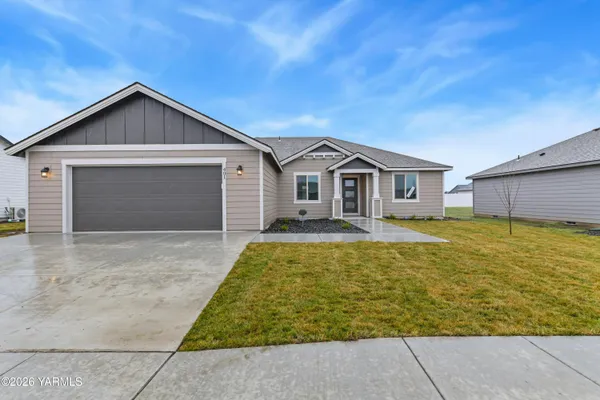 $386,850 | 401 Glenwood Avenue, Unit PHASE 11 LOT 315) SPEC, Grandview, WA 98930