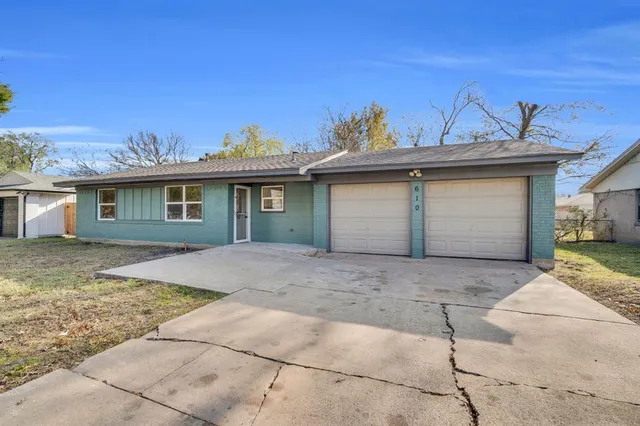 $219,900 | 610 Colgate Drive, Lancaster, TX 75134