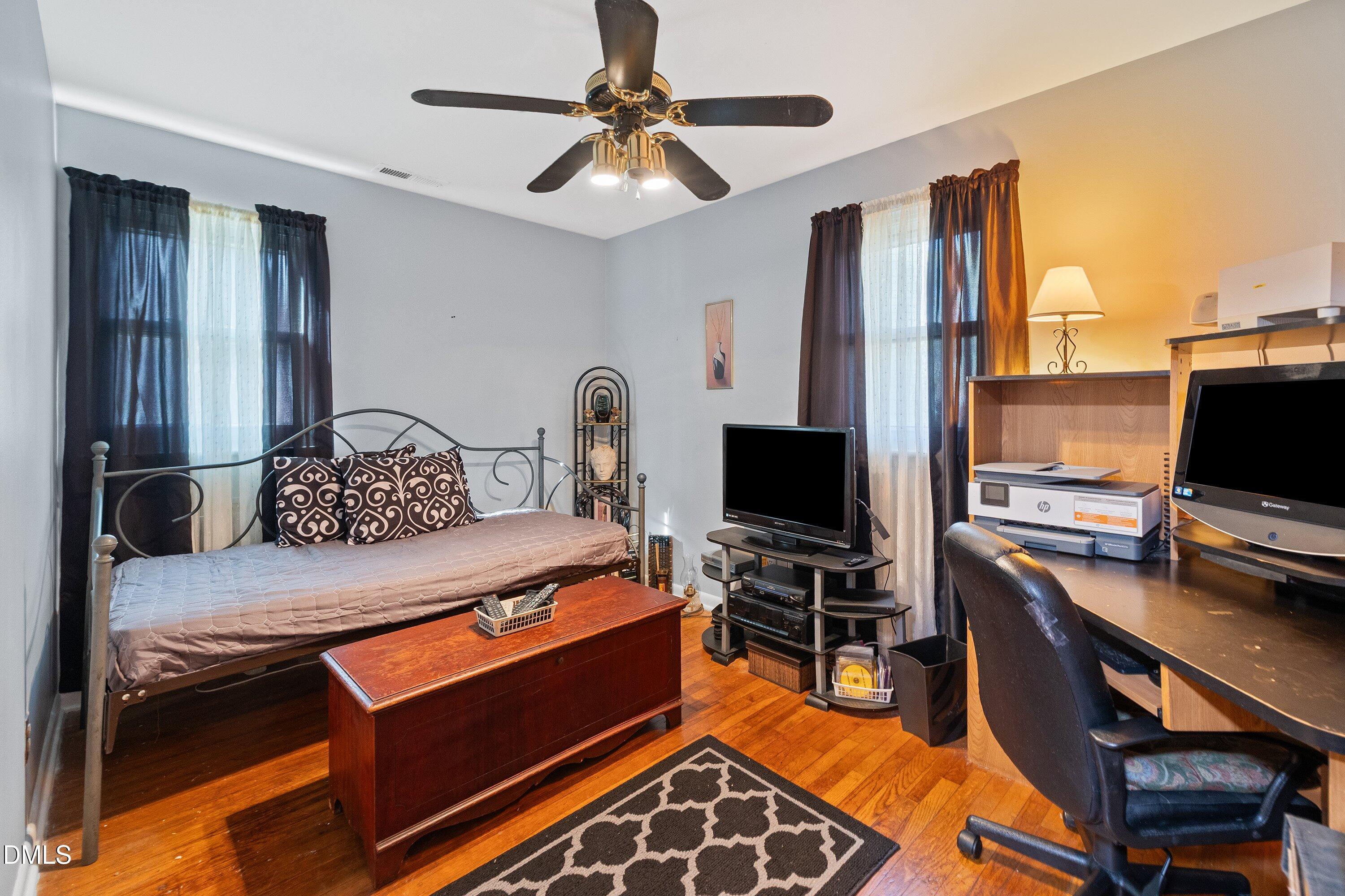 601 Wexford Drive Raleigh, NC 27603 - Photo 25 of 51 33-601 Wexford_8210
