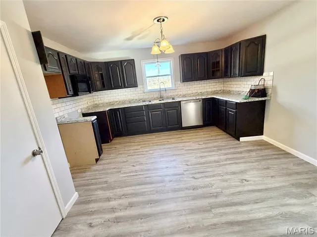 $179,900 | 100 South Maple Street, Bellflower, MO 63333