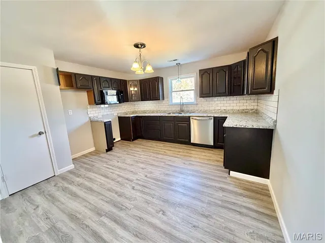 $179,900 | 100 South Maple Street, Bellflower, MO 63333