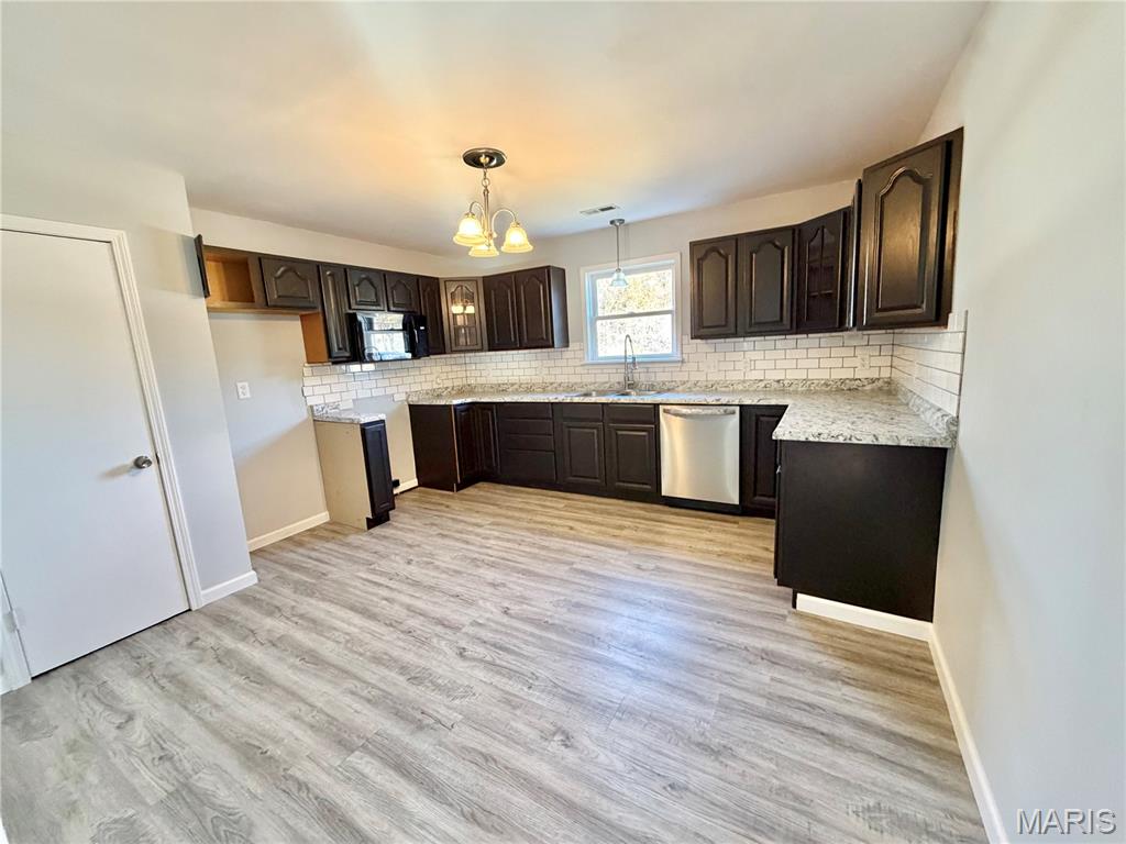 100 South Maple Street Bellflower, MO 63333 - Photo 12 of 29