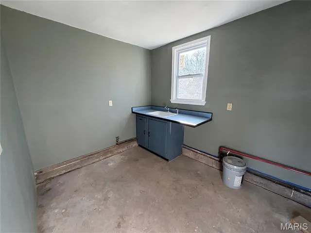 $179,900 | 100 South Maple Street, Bellflower, MO 63333