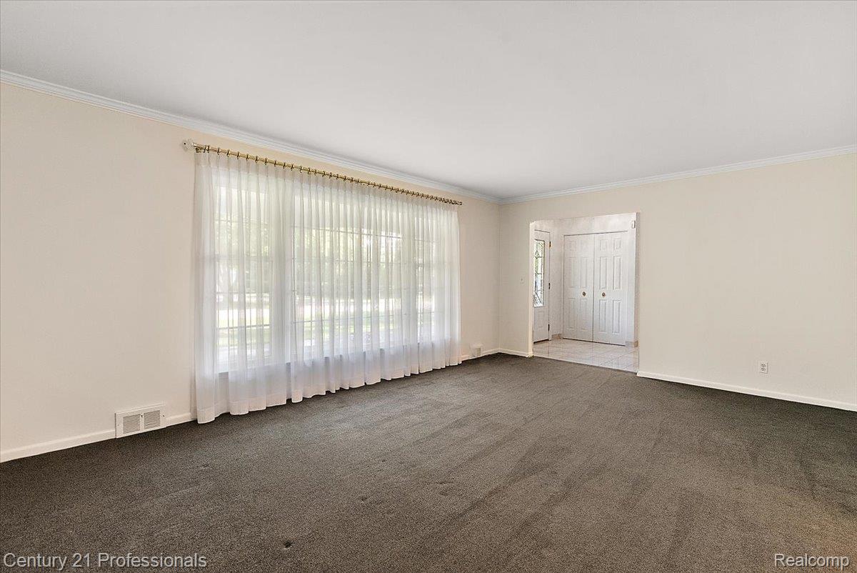 633 Foxhall Road Bloomfield Hills, MI 48304 - Photo 24 of 61 24-633 Foxhall -24.jpg