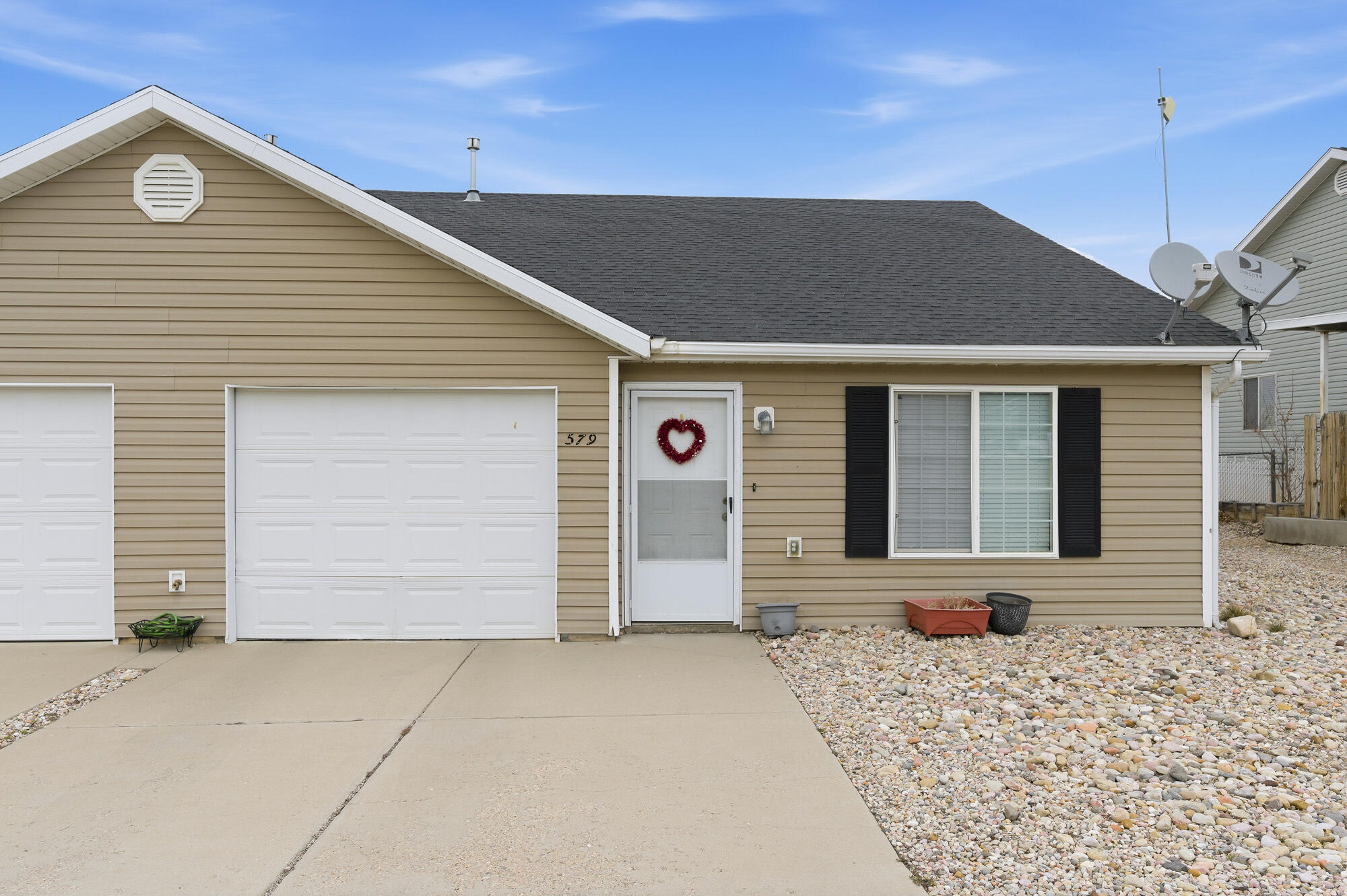 577-593 East Nichols Canyon Road, Unit 577579 & 591593 RV GARAGE Cedar City, UT 84721 - Photo 31 of 102 579 E is 3 bed, 2 bath, 1,117 sqft with a 1 car garage.