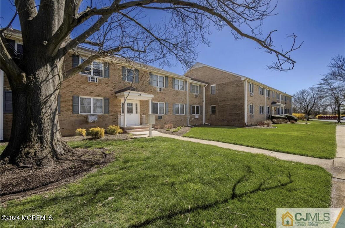 28 Manchester Court, Unit C Freehold, NJ 07728 - Photo 15 of 23 a front view of a house with garden