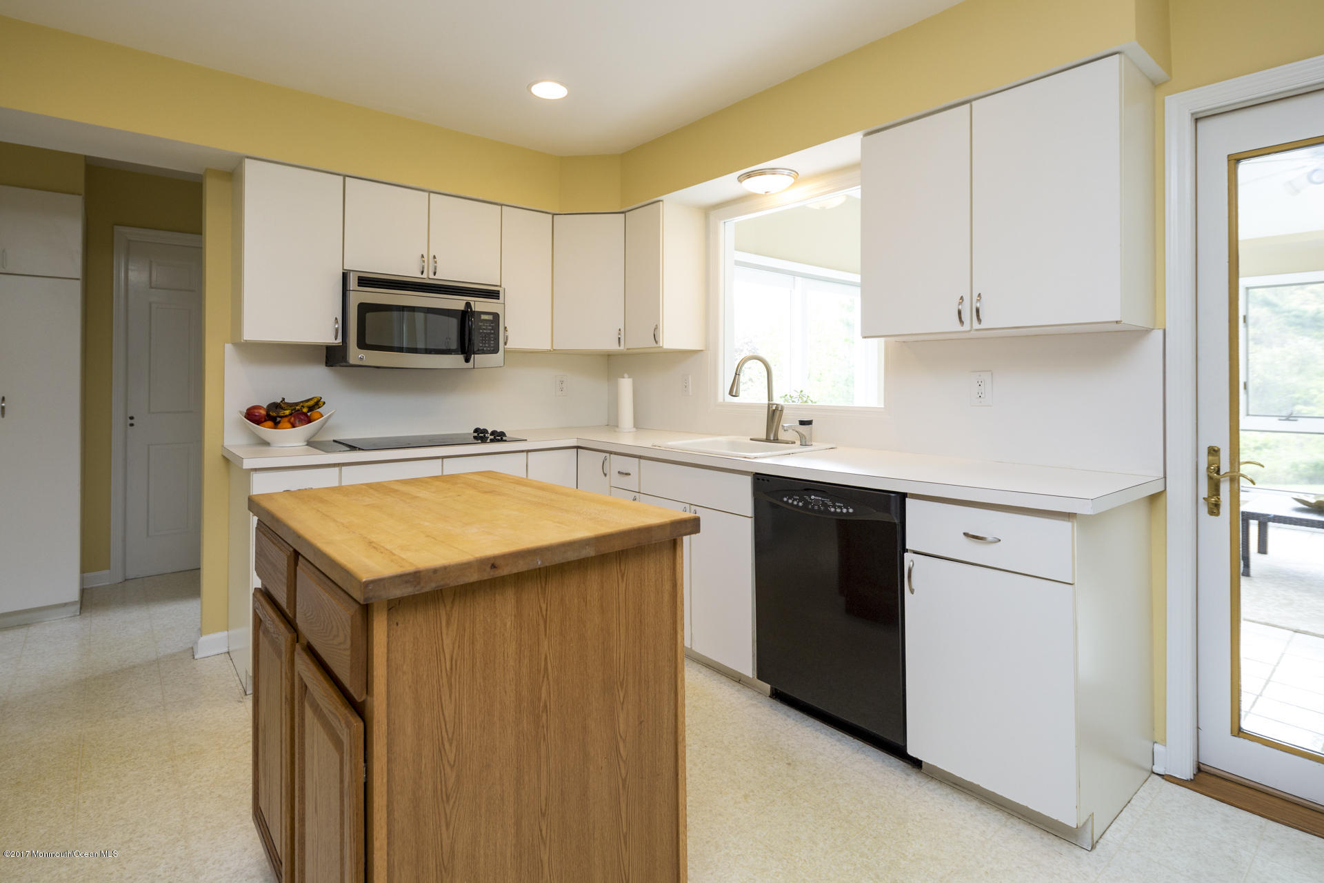 4 Highpoint Road Holmdel, NJ 07733 - Photo 11 of 33 NEW_16_Kitchen
