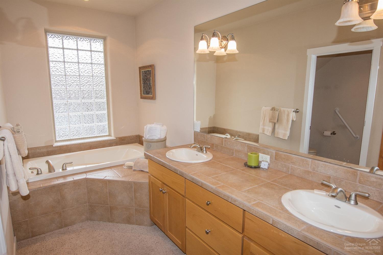 1399 Highland View Loop Redmond, OR 97756 - Photo 15 of 25 Additional Photo