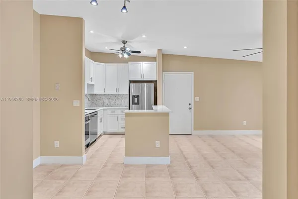 $2,050 | 9487 West McNab Road, Unit 205, Tamarac, FL 33321