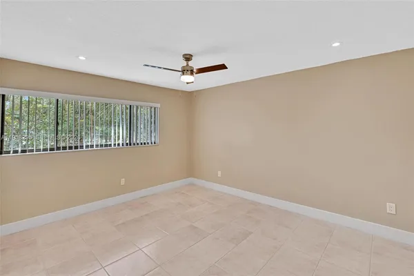 $2,050 | 9487 West McNab Road, Unit 205, Tamarac, FL 33321