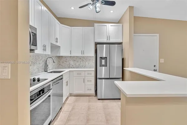 $2,050 | 9487 West McNab Road, Unit 205, Tamarac, FL 33321