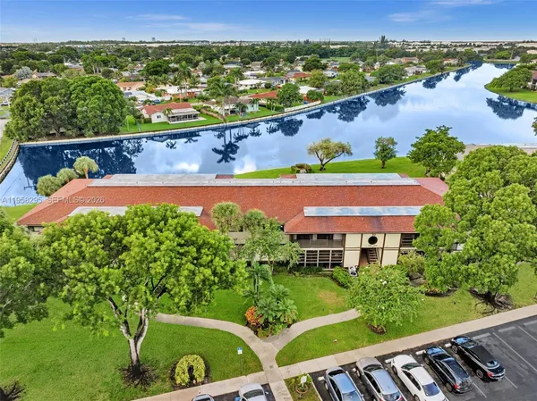 $2,050 | 9487 West McNab Road, Unit 205, Tamarac, FL 33321