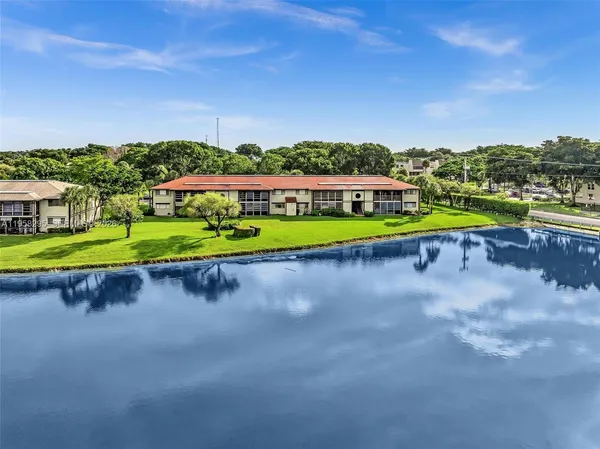 $2,050 | 9487 West McNab Road, Unit 205, Tamarac, FL 33321