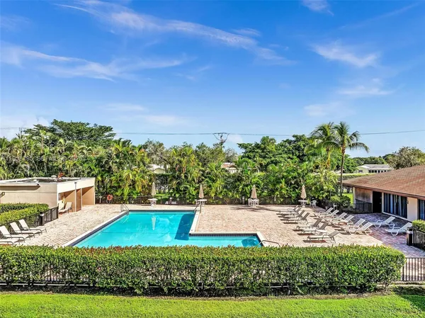 $2,050 | 9487 West McNab Road, Unit 205, Tamarac, FL 33321