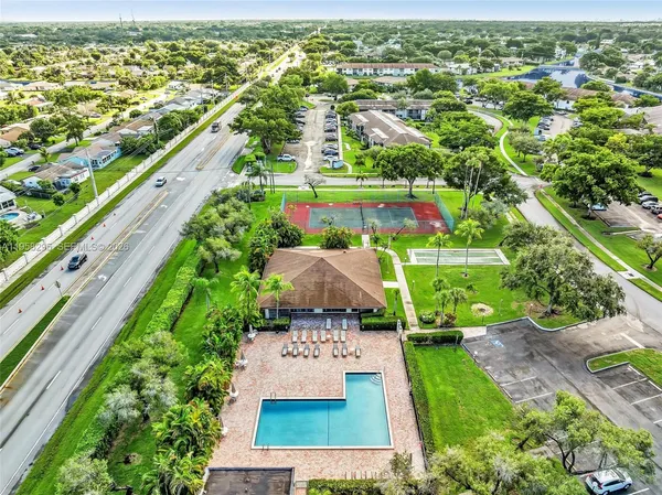 $2,050 | 9487 West McNab Road, Unit 205, Tamarac, FL 33321