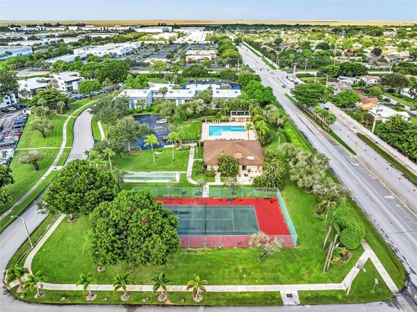 $2,050 | 9487 West McNab Road, Unit 205, Tamarac, FL 33321