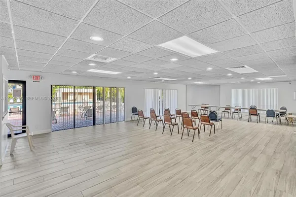 $2,050 | 9487 West McNab Road, Unit 205, Tamarac, FL 33321