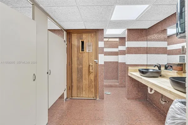 $2,050 | 9487 West McNab Road, Unit 205, Tamarac, FL 33321